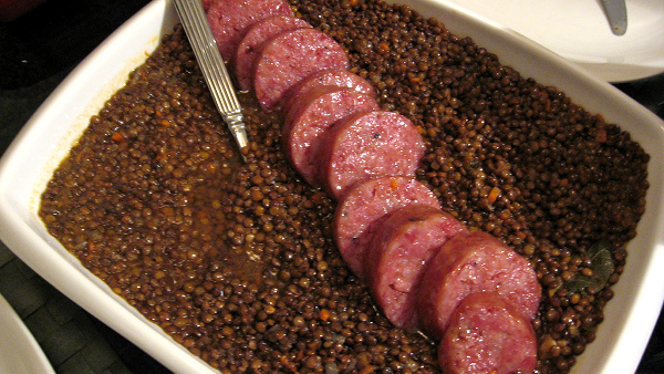 Come cucinare il cotechino, con lenticchie o senza