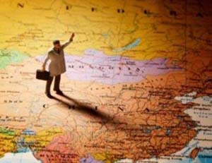 Italiani sempre più poveri, fuga all’estero per una vita migliore