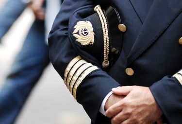 Spara durante una lite in casa, sospeso pilota Alitalia - Italia chiama  Italia
