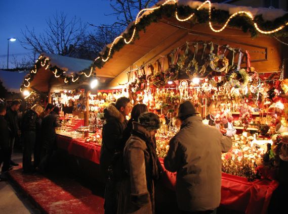 A Natale shopping nei mercatini per 6 italiani su 10