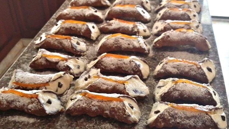 “Il cannolo siciliano non è il dolce della mafia, vergognosa la tv norvegese”