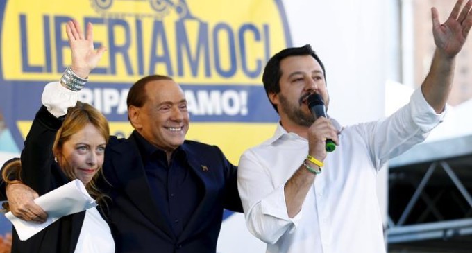Berlusconi, “Renzi unico leader in Italia”. E ribadisce No al referendum