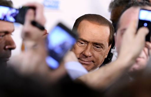 Berlusconi brucia Parisi, “contrasti con Salvini”. E sul referendum, “No a Renzi”