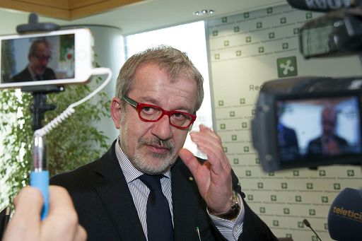 Frontalieri, Maroni: “Chiederò a Renzi zona franca Lombardia – Svizzera”