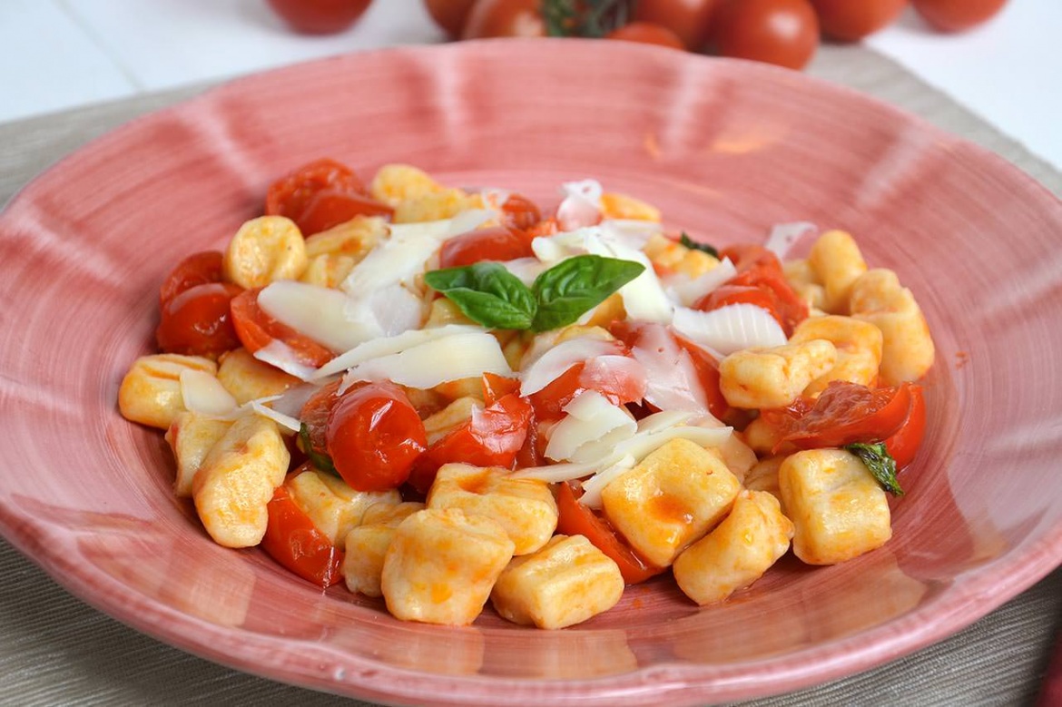 Gnocchi di ricotta con sugo di pomodoro fresco, spettacolo!