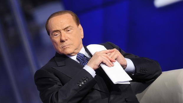 Referendum, la base azzurra a Berlusconi: “Silvio, stai toppando!”