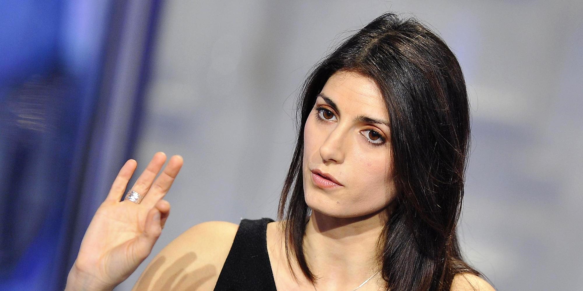 Roma, Virginia Raggi caccia di casa una bimba disabile: la storia incredibile
