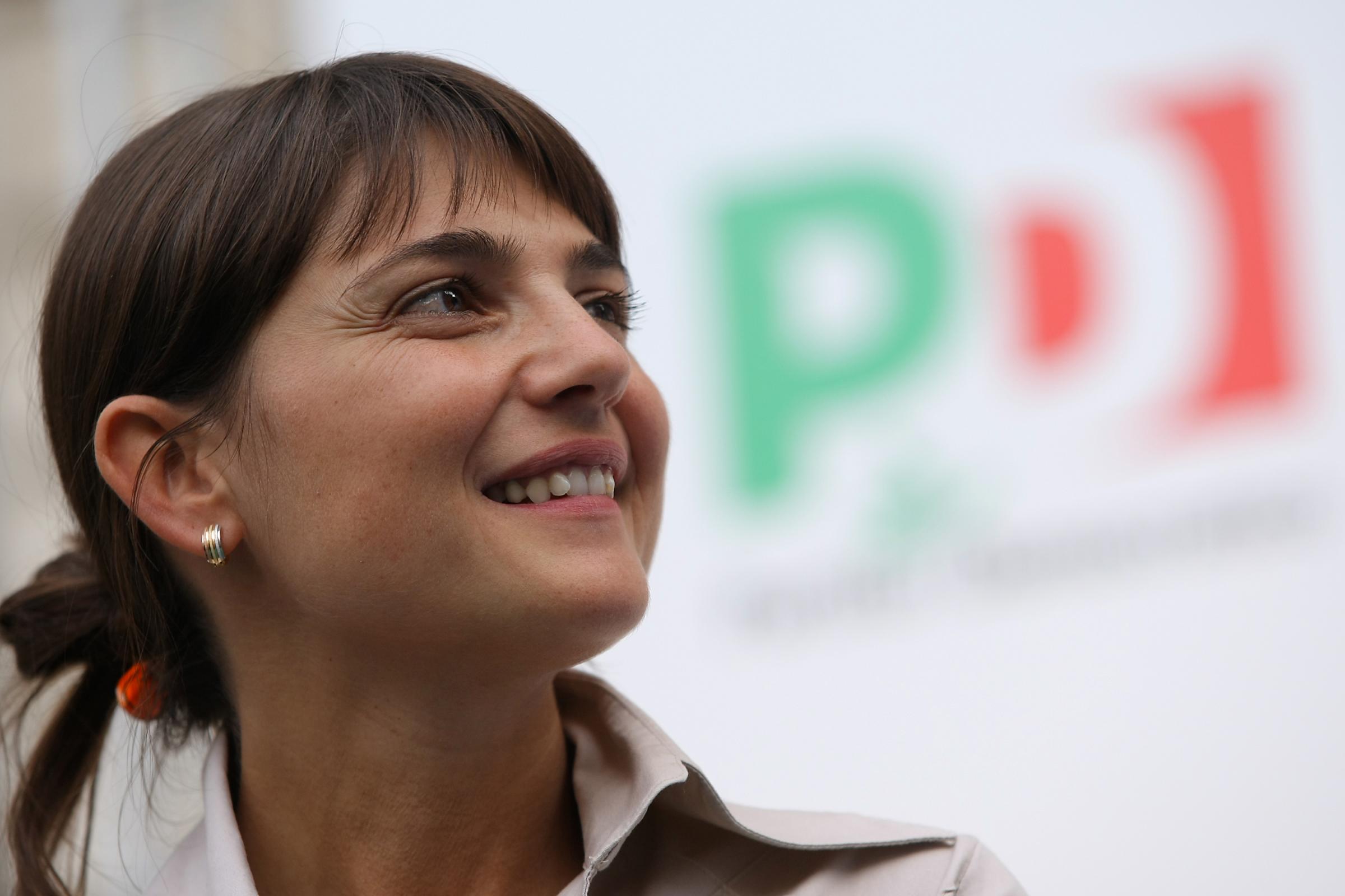 Serracchiani, “non siamo attaccati alle poltrone come Berlusconi”