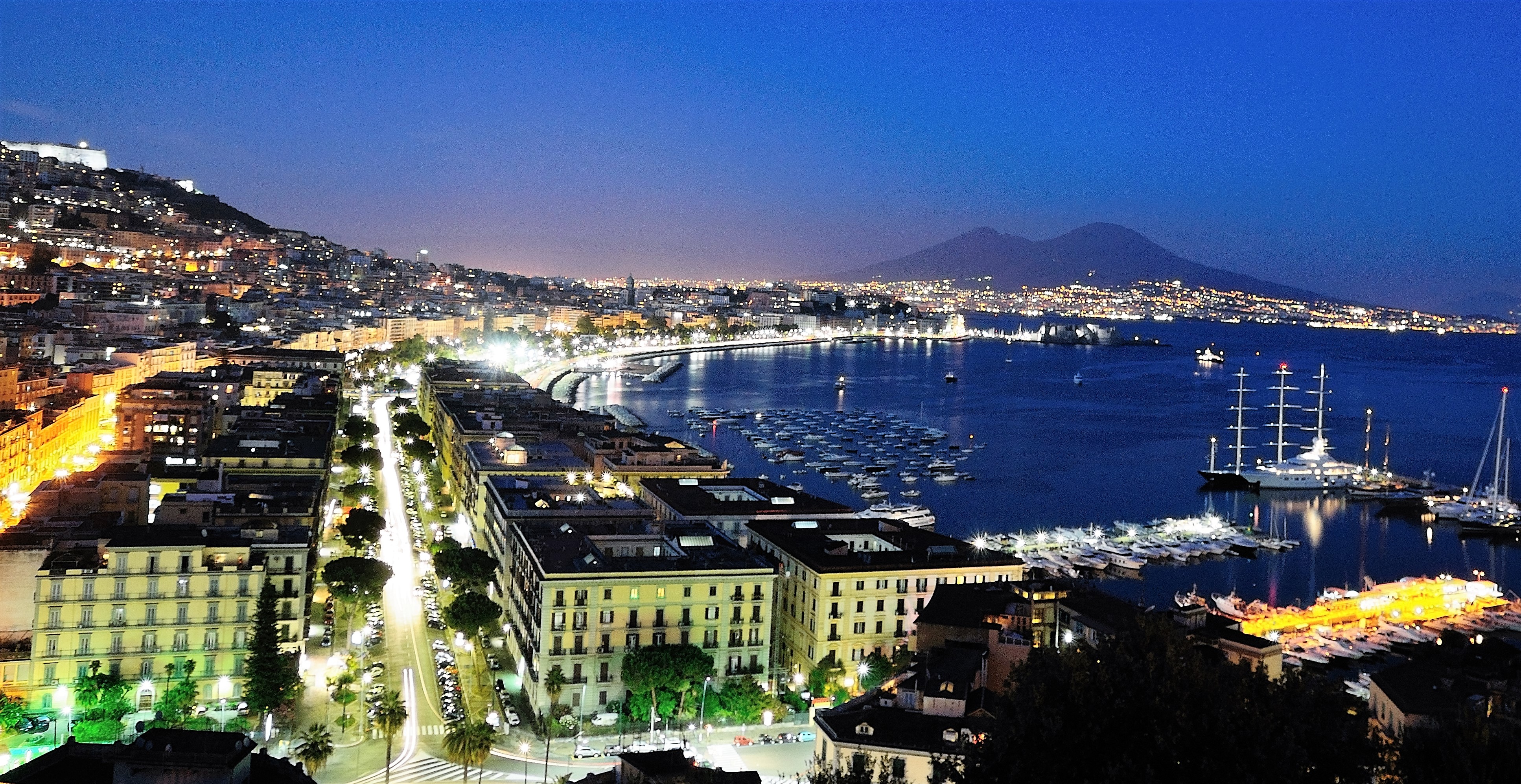 Capodanno a Napoli, città piena di vita e cultura [FOTO e VIDEO]
