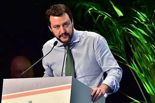 Salvini, “in arrivo dall’estero tanti Sì di gente inesistente”