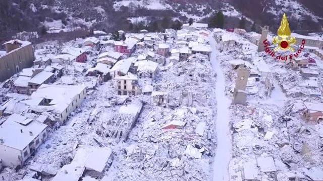 Amatrice sotto la neve, l’appello disperato: “Rischiamo di morire tutti, aiutateci”