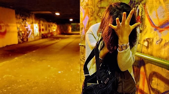 Donne aggredite con l’acido e misure da prendere