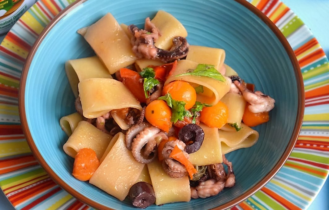 Paccheri con polpo e pomodorini, la ricetta semplice semplice