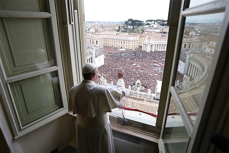 Papa Francesco prega per le vittime di terremoto e neve [VIDEO]