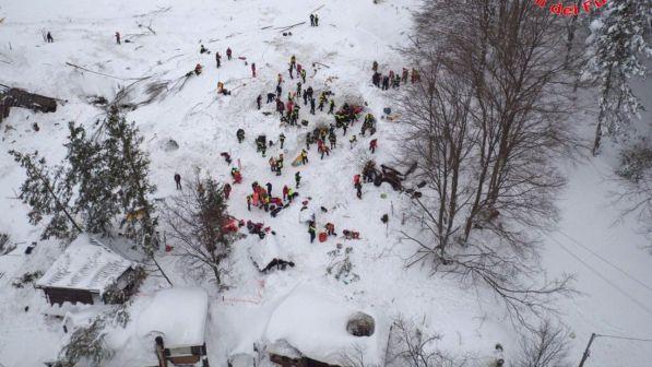 Hotel Rigopiano, si scava ancora: 14 vittime e 14 dispersi