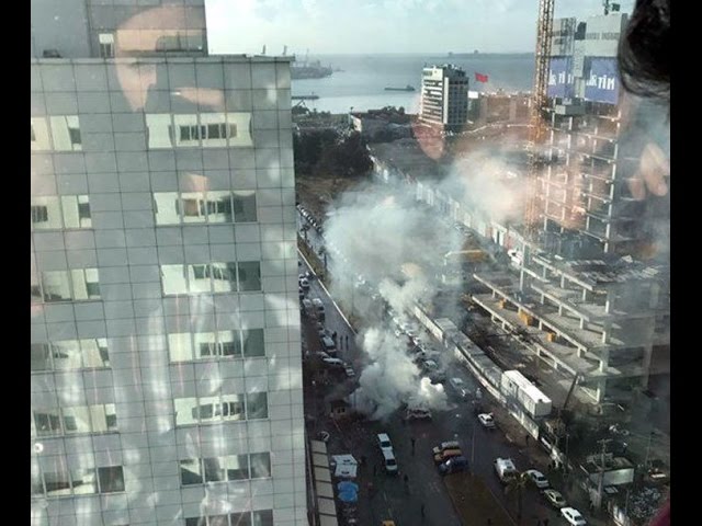 Nuovo attentato in Turchia, autobomba a Smirne: 4 morti, decine i feriti [VIDEO]