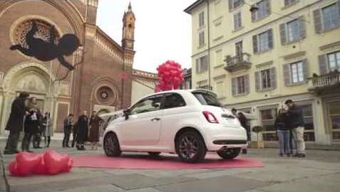 Fiat celebra San Valentino con “Kiss Car”, guarda il VIDEO