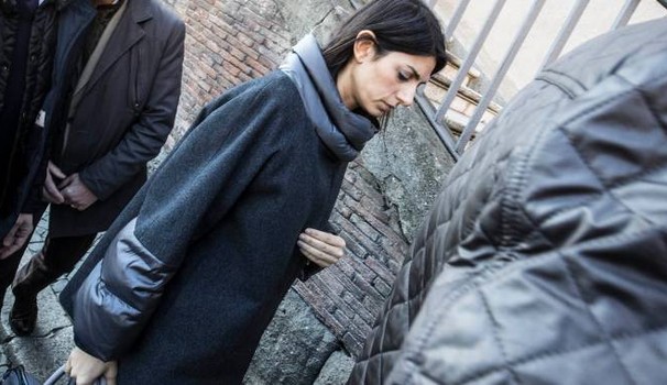 Roma, Virginia Raggi dimessa dopo ricovero per malore  [VIDEO]