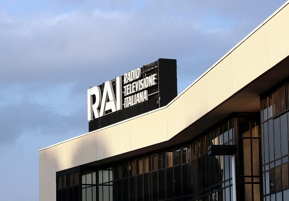 Rai sprecona, compensi milionari. Che paghiamo noi