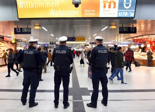 Germania, squilibrato attacca con un’ascia a Dusseldorf: 9 feriti