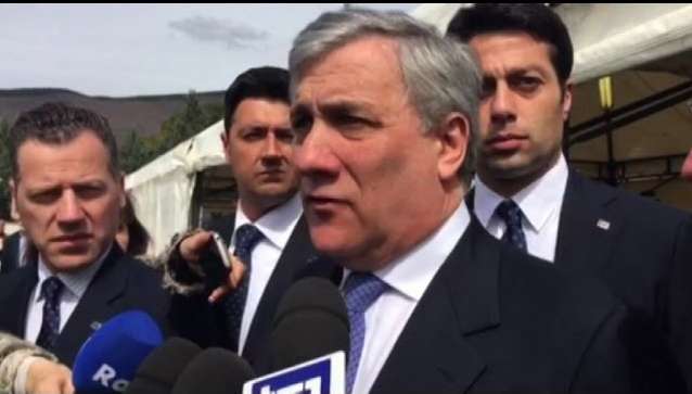 Terremoto, Tajani a Norcia: “Oggi la sede del Parlamento europeo è qui” [VIDEO]