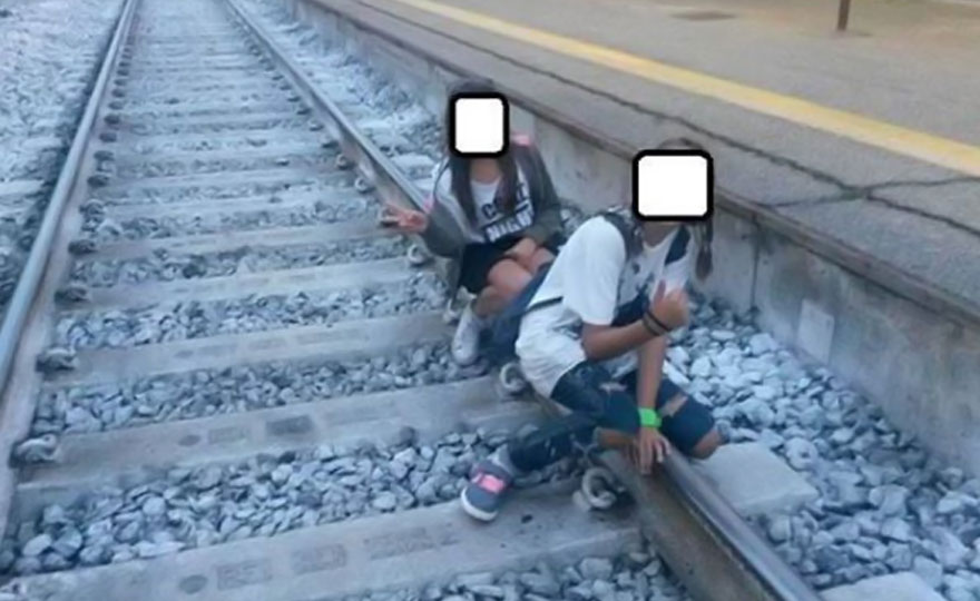 L’ultima folle moda, “si fanno selfie mentre arriva il treno e…”