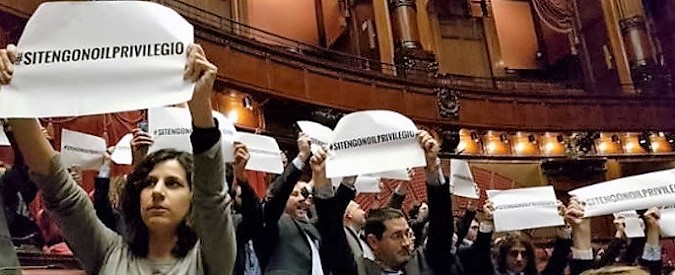 Bagarre alla Camera, bocciata proposta M5S: ecco cosa è successo [VIDEO]