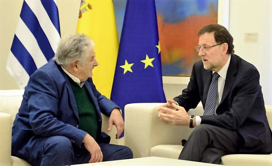 Montevideo, Rajoy e Mujica si salutano nell’ambasciata di Spagna