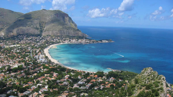 GfK: “Vacanze 2017 prenotazioni in crescita, bene l’Italia”