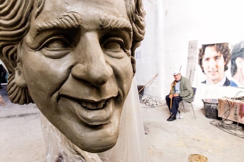 G7 Taormina, i potenti del mondo in cartapesta