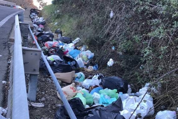 Rifiuti Roma, l’allarme: “Vogliono usare Fiumicino come un cassonetto alternativo”