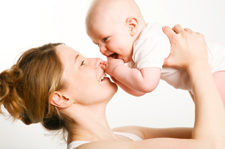 Arriva il bonus mamma, 800 euro a figlio. Ecco chi può richiederlo e come