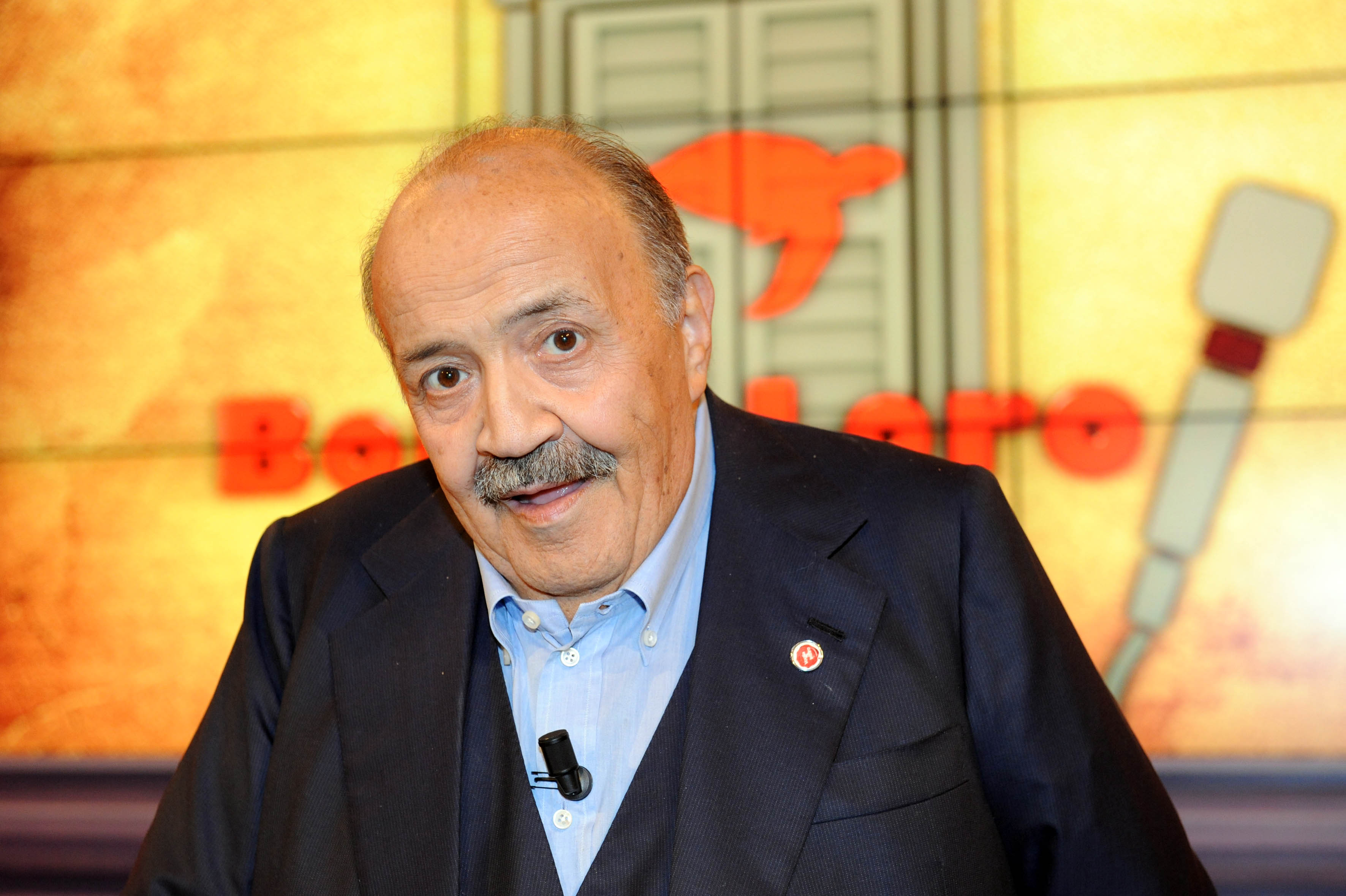 Roma, Maurizio Costanzo: “Raggi incapace, i topi puliscono la città al posto suo”