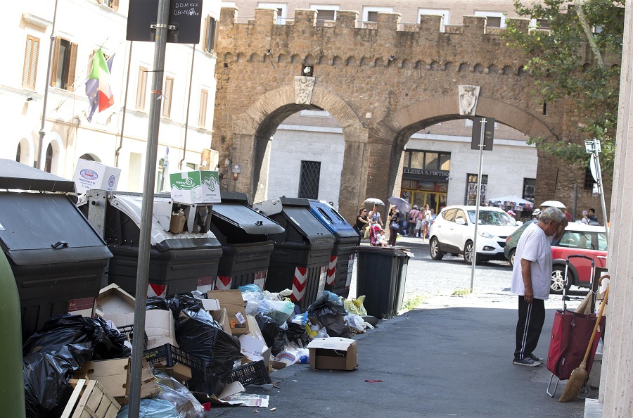 Emergenza rifiuti a Roma, “era tutto facilmente prevedibile”