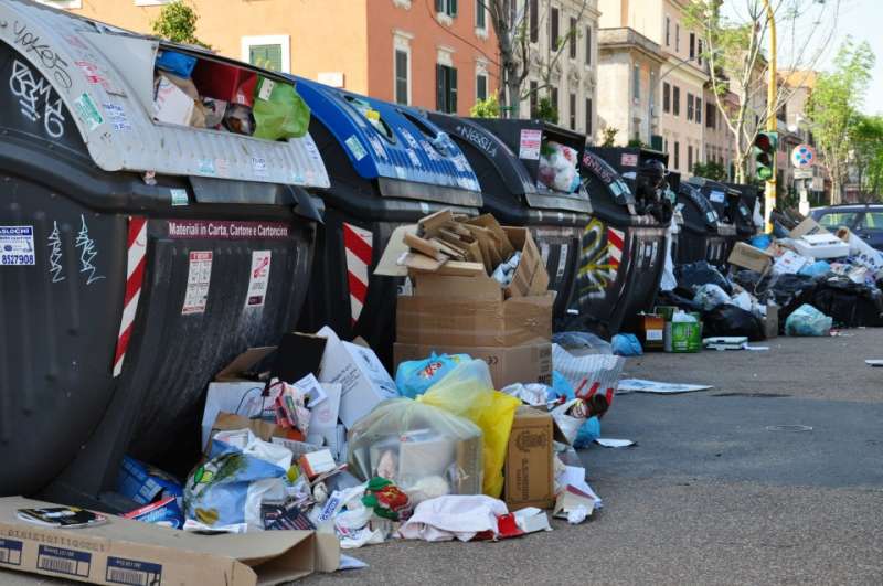 Emergenza rifiuti a Roma: “Fase critica alle spalle, situazione verso la normalità”