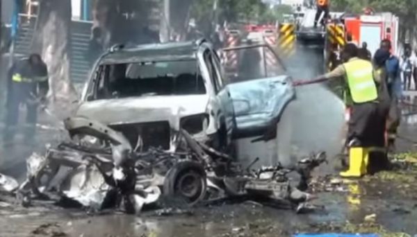 Mogadiscio, autobomba davanti a un ristorante: 9 morti