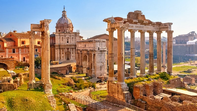 Roma, sesso in pubblico ai Fori Imperiali e nessuno fa niente
