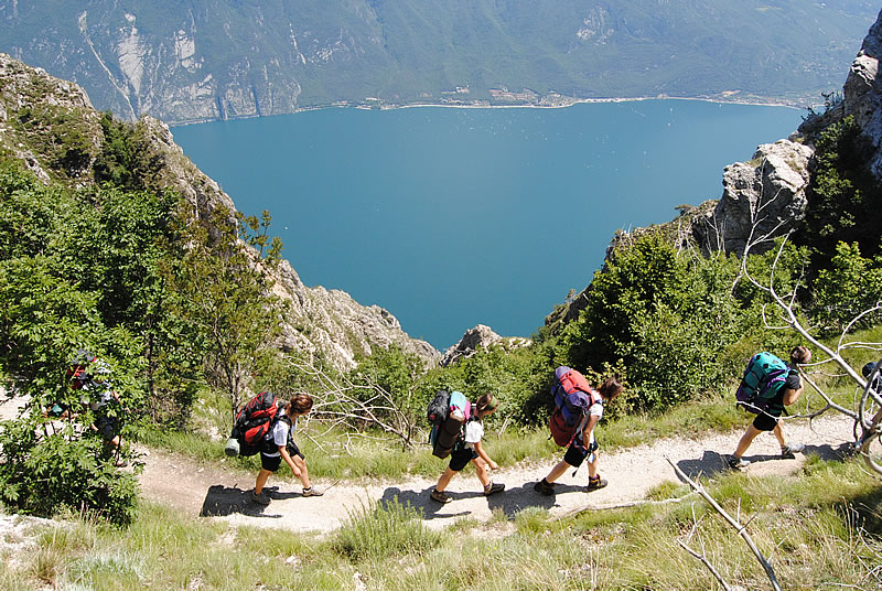 Confessioni di uno scout: “Sesso, droga e nonnismo”