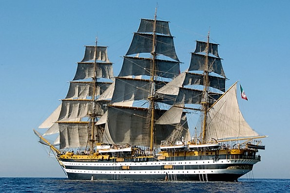 A Montreal la Nave Scuola Amerigo Vespucci della Marina Militare