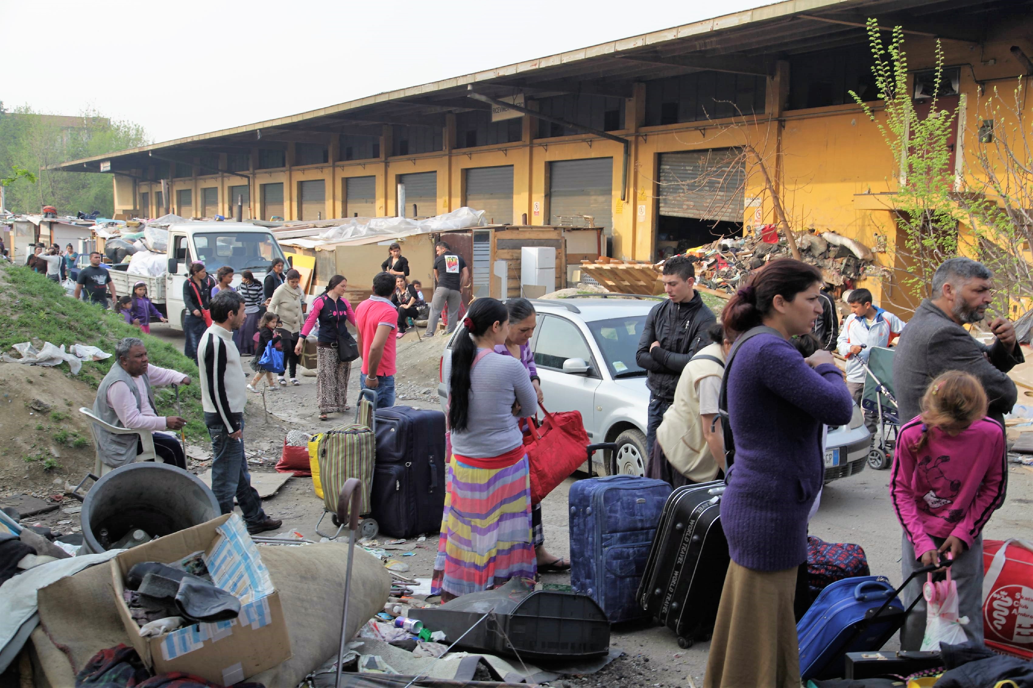 “Alle famiglie rom 10mila euro, ai romani nemmeno una lira”