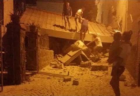 Terremoto a Ischia, magnitudo 4.0: isola in tilt, 2 morti, 25 feriti, 7 dispersi [VIDEO]