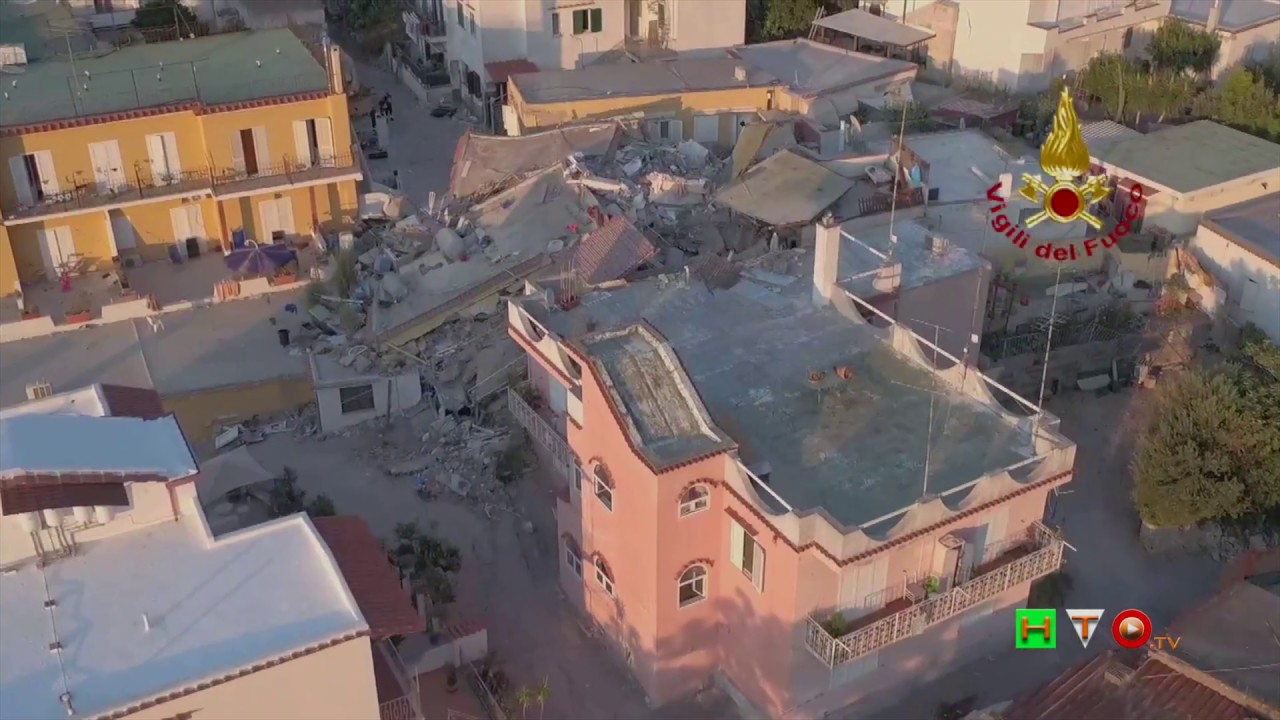 Terremoto a Ischia, salvati i tre bambini. 200 gli sfollati negli alberghi. Turisti in fuga [VIDEO]