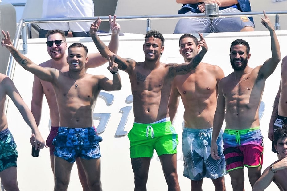 Ancora niente transfer per Neymar e il brasiliano se la spassa in Costa Azzurra