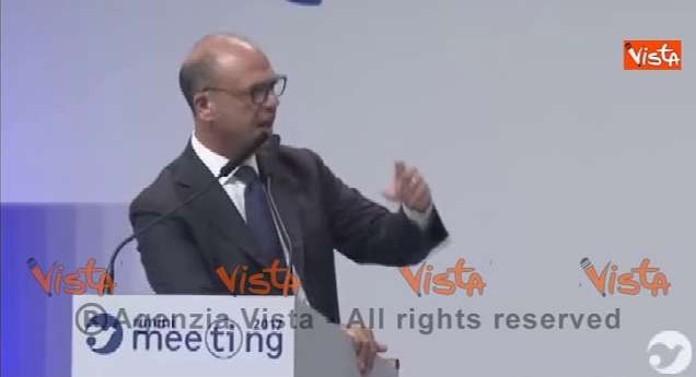 Ius soli, messaggio di Alfano a Renzi e Gentiloni: “Non è il momento giusto” [VIDEO]