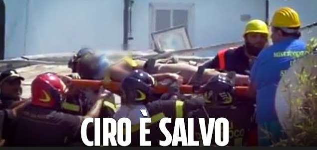 Terremoto Ischia, salvo anche Ciro: il momento in cui il bimbo viene estratto dalle macerie [VIDEO]