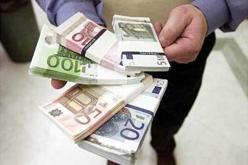 87 miliardi di euro l’anno di evasione, online decine di manuali per “furbetti”