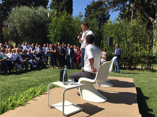 Renzi da Bari: “Non ho né immunità né vitalizi, con me i 5stelle cascano male”