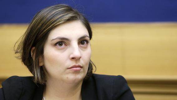 Castelli (M5S): “Boschi? E’ una barzelletta, un corpo estraneo”