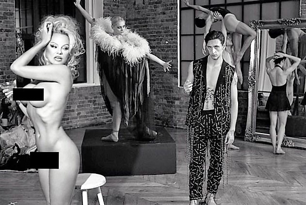 Pamela Anderson 50enne ancora sexy, foto senza veli per magazine King Kong