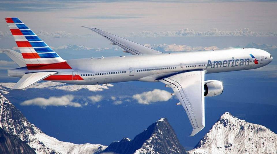 American Airlines minaccia cancellazioni di voli durante le festività: i diritti dei passeggeri